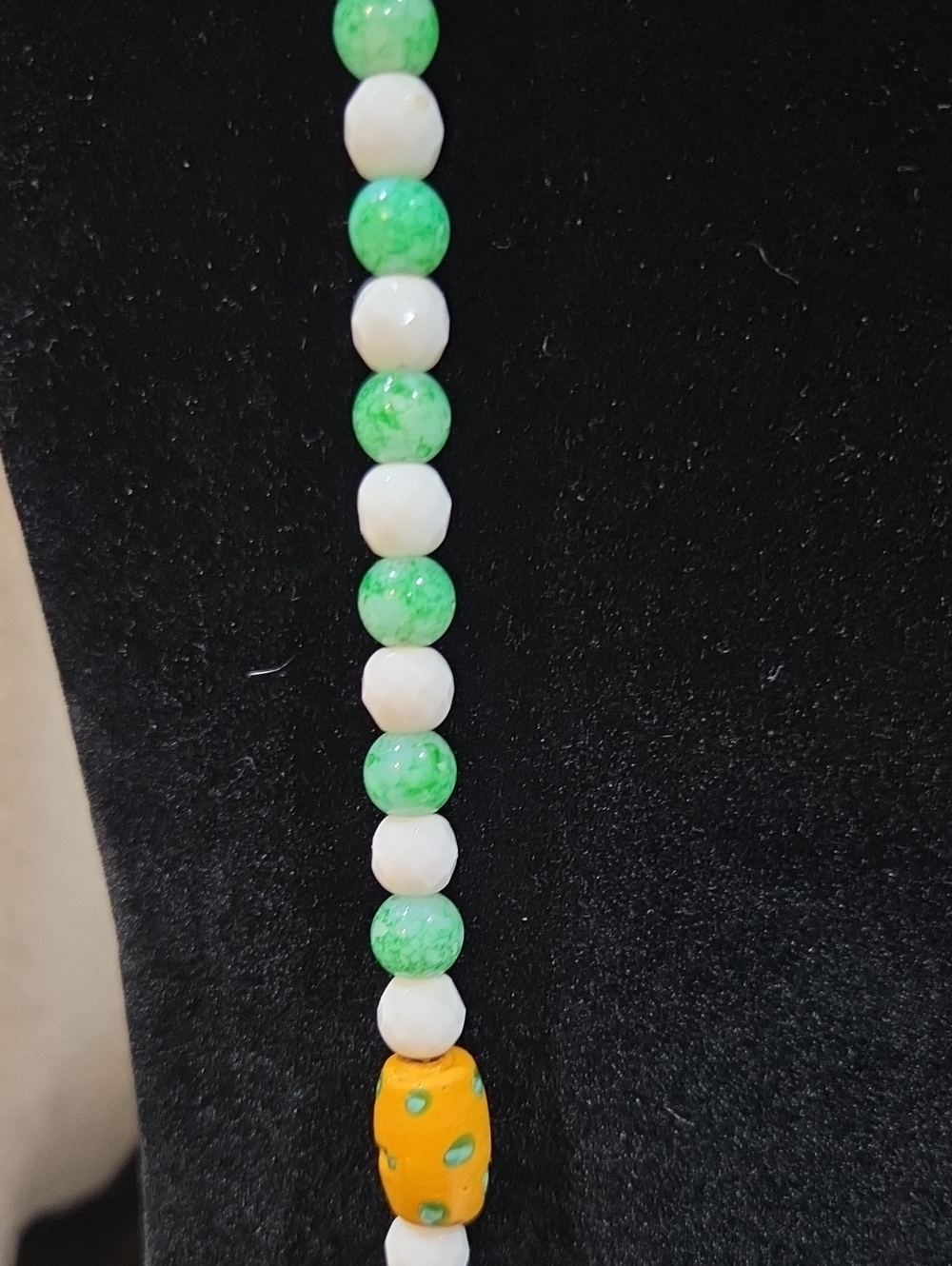 BEADED NECKLACE - Picture 2 of 3